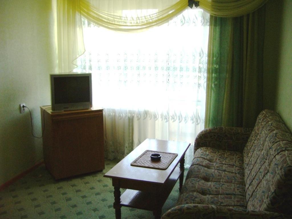 ホテル Profspilkovyi ルーツィク エクステリア 写真